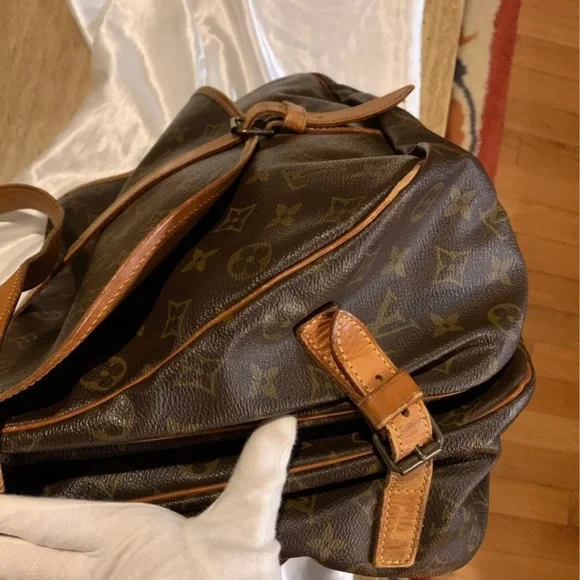 🔴SOLD🔴Authenticated Louis Vuitton Saumur Bag - Picture 7 of 10